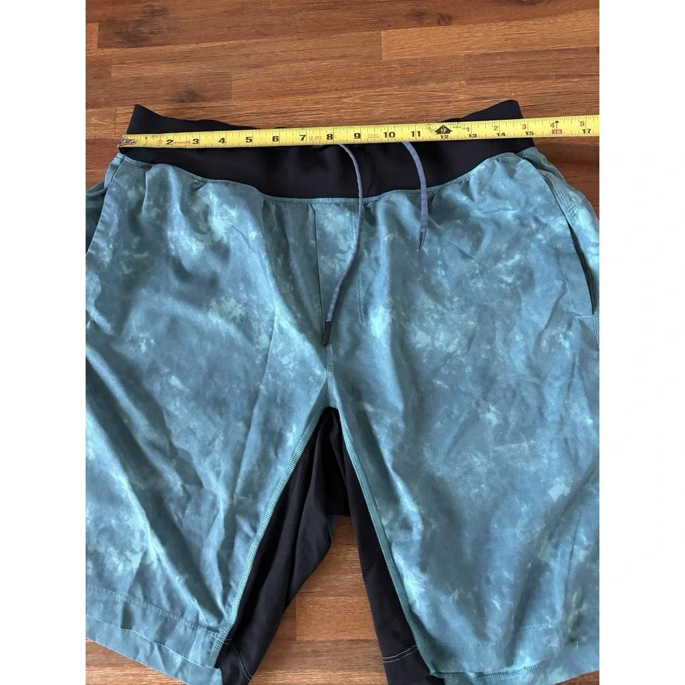 Lululemon Men's Shorts Size Large Pace Breaker 9